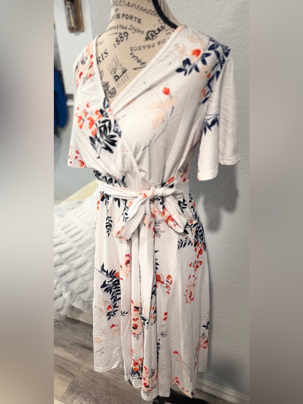 Amazon White Floral Flutter Sleeve Maternity Wrap Dress Crossover V-Neck Medium - Picture 3 of 6
